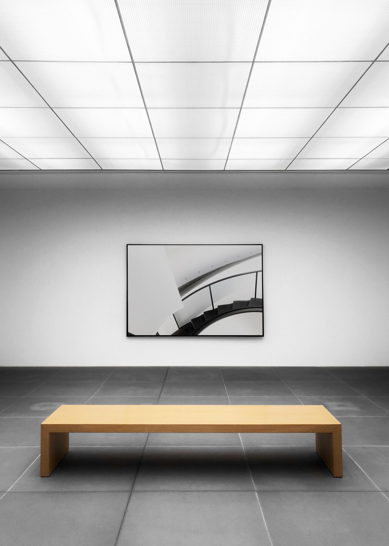Accrochage dans un espace d'exposition minimal